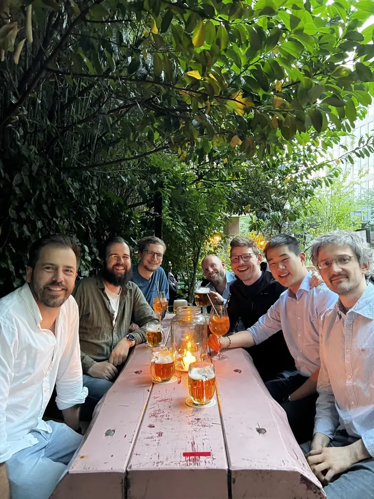 Happy-Arbitrage-Treffen im Biergarten